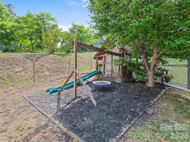 222 Thistle Ridge, Clyde, NC 28721