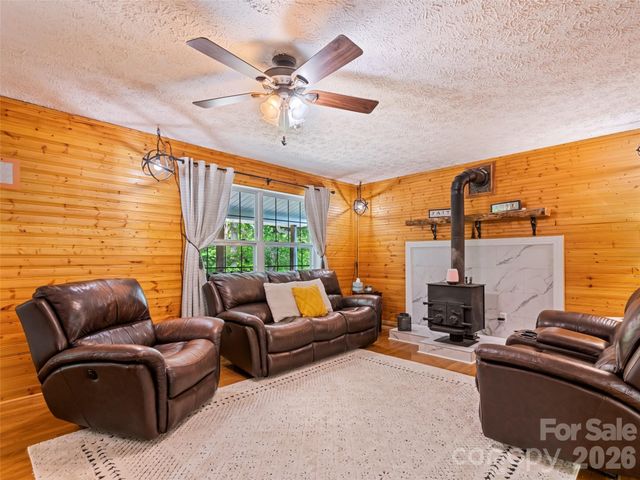 222 Thistle Ridge, Clyde, NC 28721