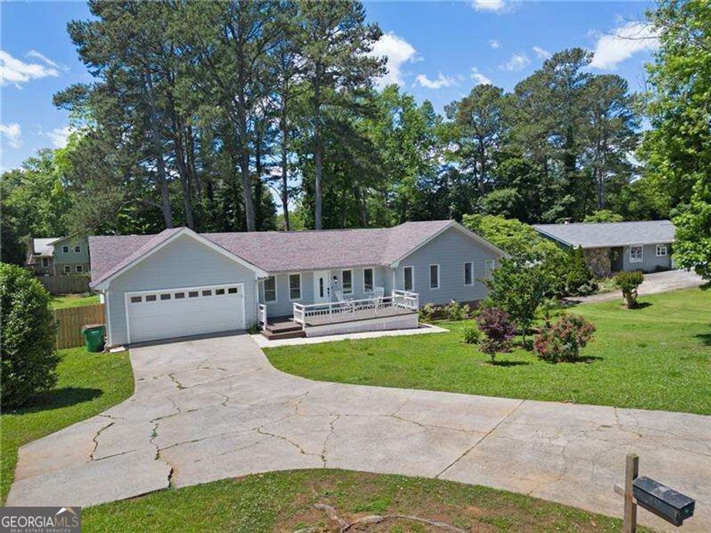 493 Greg Drive SW, Lilburn, GA 30047 — exterior