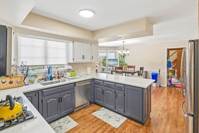 7916 Dooneen Avenue, Tinley Park, IL 60477