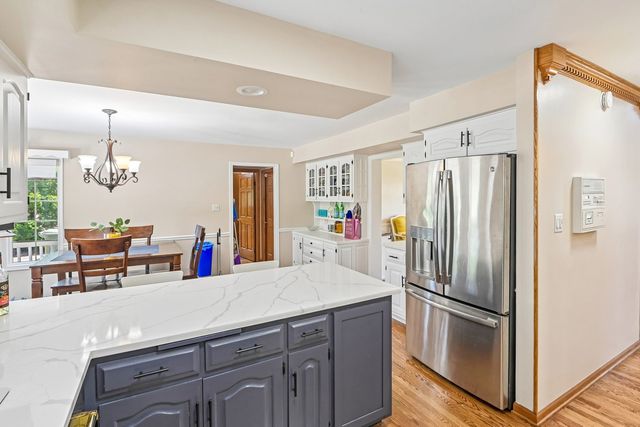 7916 Dooneen Avenue, Tinley Park, IL 60477