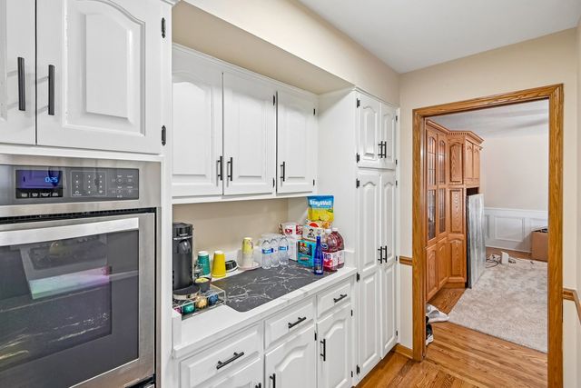 7916 Dooneen Avenue, Tinley Park, IL 60477