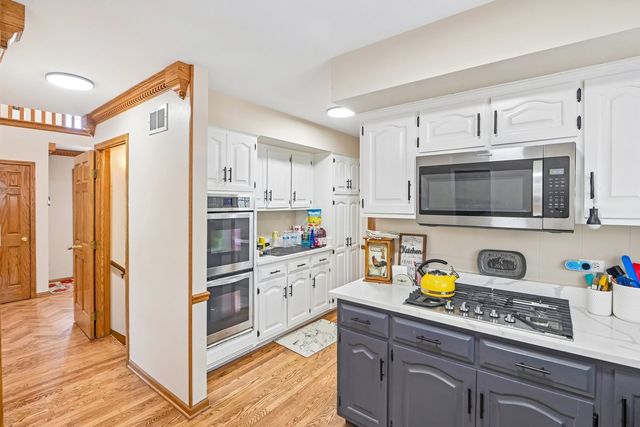 7916 Dooneen Avenue, Tinley Park, IL 60477