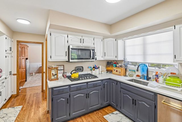 7916 Dooneen Avenue, Tinley Park, IL 60477