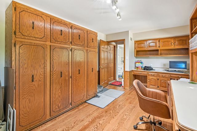 7916 Dooneen Avenue, Tinley Park, IL 60477