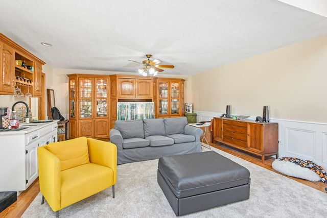 7916 Dooneen Avenue, Tinley Park, IL 60477