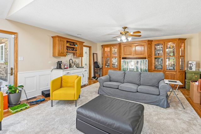 7916 Dooneen Avenue, Tinley Park, IL 60477