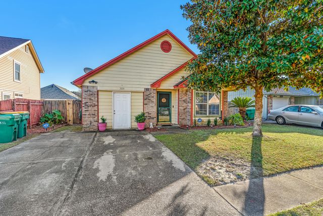 309 Woodland Park Circle, Mary Esther, FL 32569