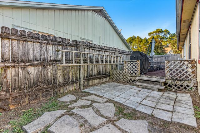 309 Woodland Park Circle, Mary Esther, FL 32569