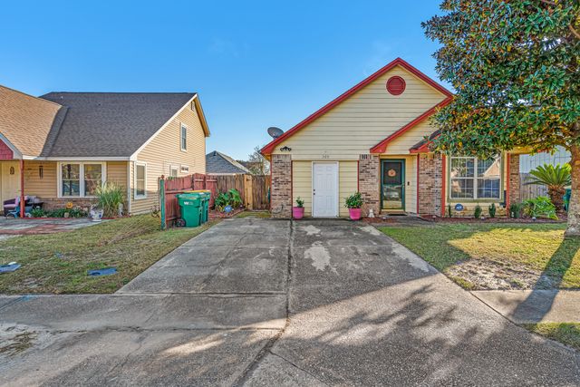 309 Woodland Park Circle, Mary Esther, FL 32569