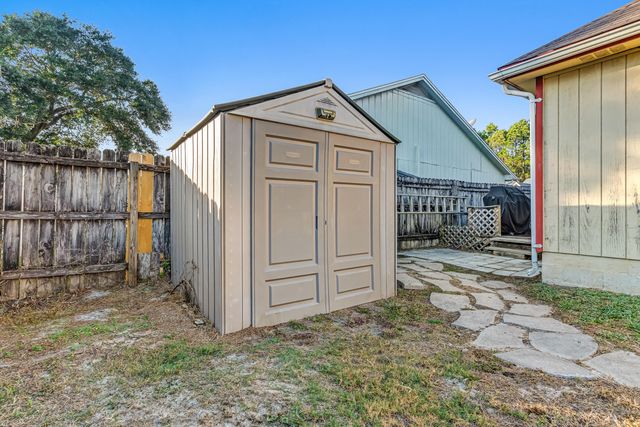 309 Woodland Park Circle, Mary Esther, FL 32569