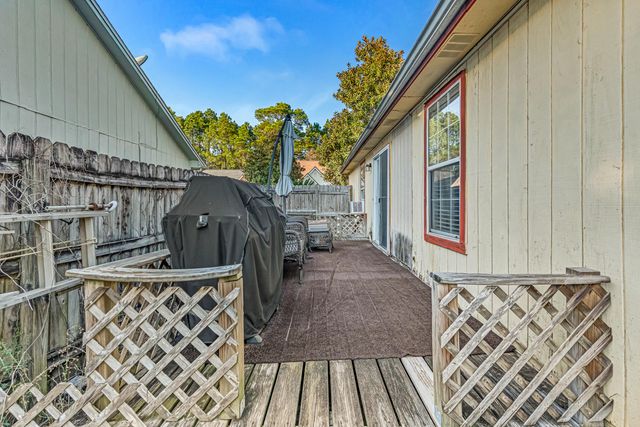 309 Woodland Park Circle, Mary Esther, FL 32569