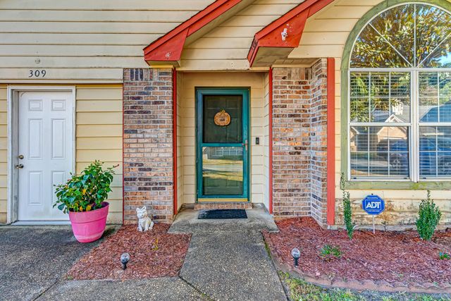 309 Woodland Park Circle, Mary Esther, FL 32569