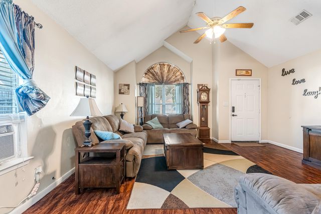 309 Woodland Park Circle, Mary Esther, FL 32569