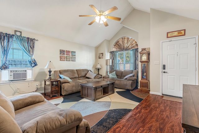 309 Woodland Park Circle, Mary Esther, FL 32569