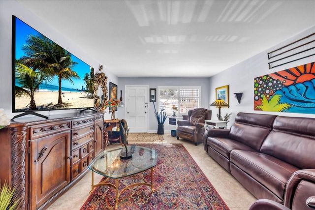 6645 1ST AVENUE N 102, St Petersburg, FL 33710