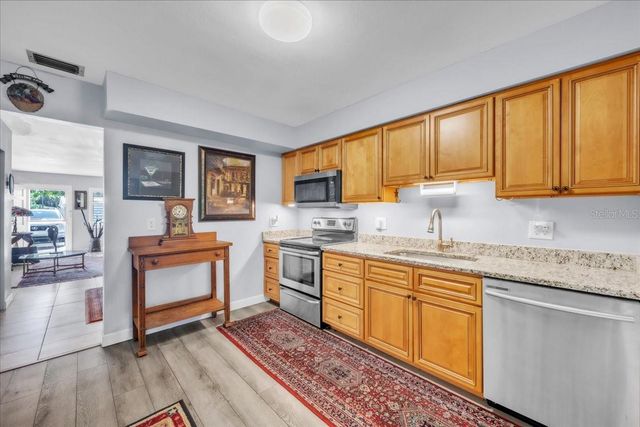 6645 1ST AVENUE N 102, St Petersburg, FL 33710
