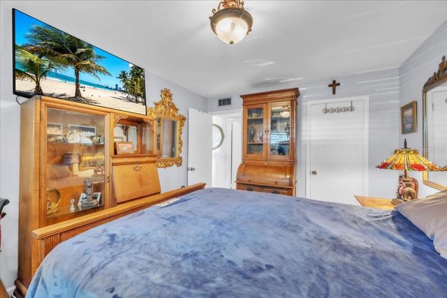 6645 1ST AVENUE N 102, St Petersburg, FL 33710