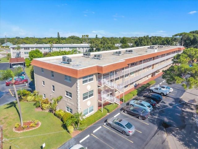 6645 1ST AVENUE N 102, St Petersburg, FL 33710