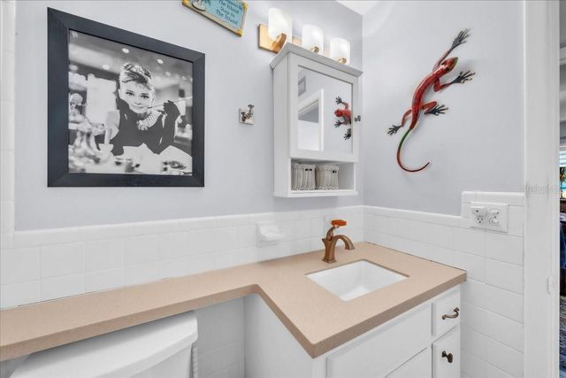 6645 1ST AVENUE N 102, St Petersburg, FL 33710