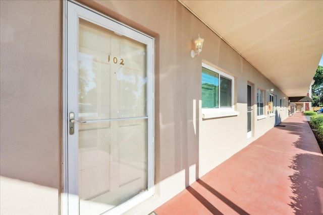 6645 1ST AVENUE N 102, St Petersburg, FL 33710