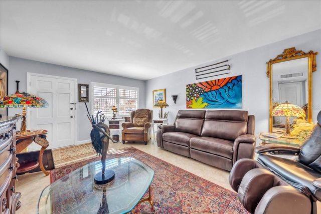 6645 1ST AVENUE N 102, St Petersburg, FL 33710