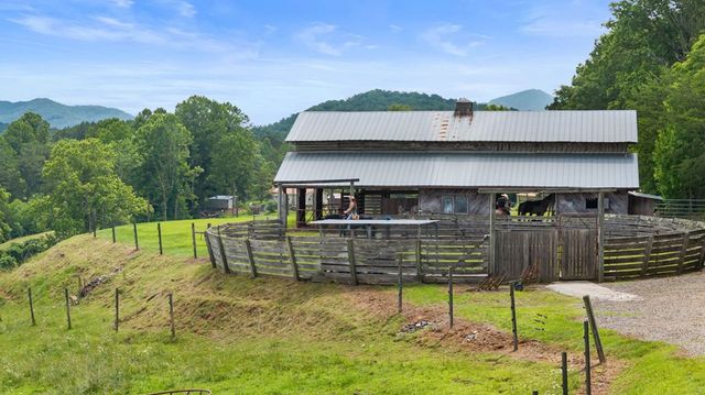 102 Cross Creek Lane, Warne, NC 28909