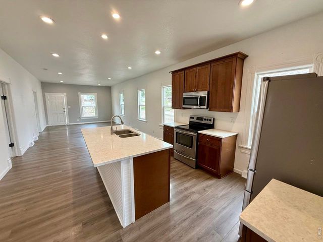 215 11th St, Greeley, CO 80631
