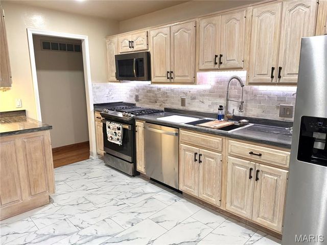 735 Hinder Drive, St Louis, MO 63125