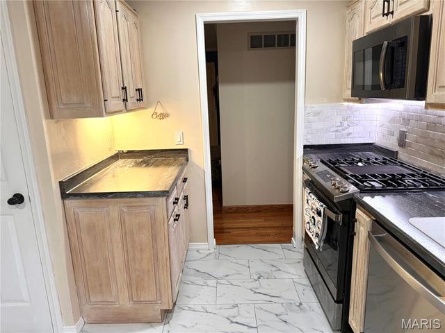 735 Hinder Drive, St Louis, MO 63125