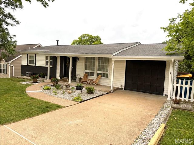 735 Hinder Drive, St Louis, MO 63125