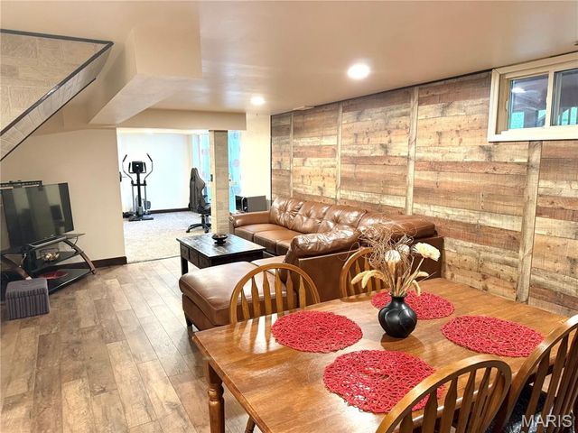 735 Hinder Drive, St Louis, MO 63125