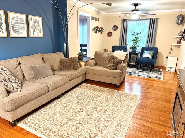 735 Hinder Drive, St Louis, MO 63125