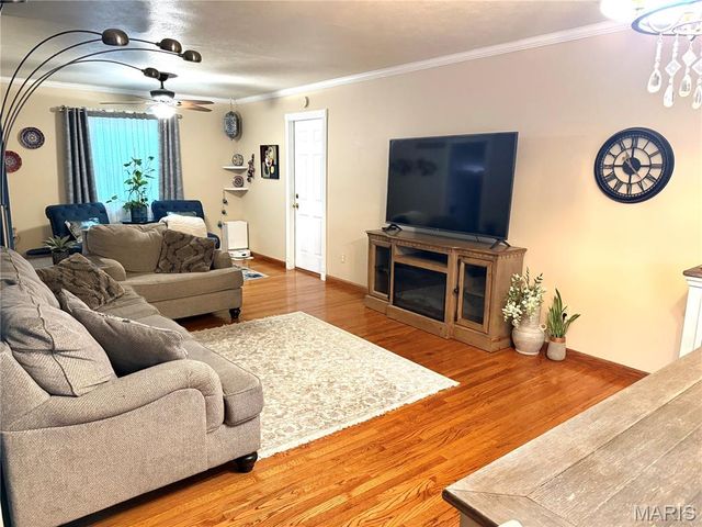 735 Hinder Drive, St Louis, MO 63125