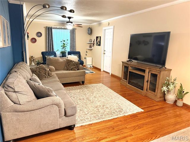 735 Hinder Drive, St Louis, MO 63125