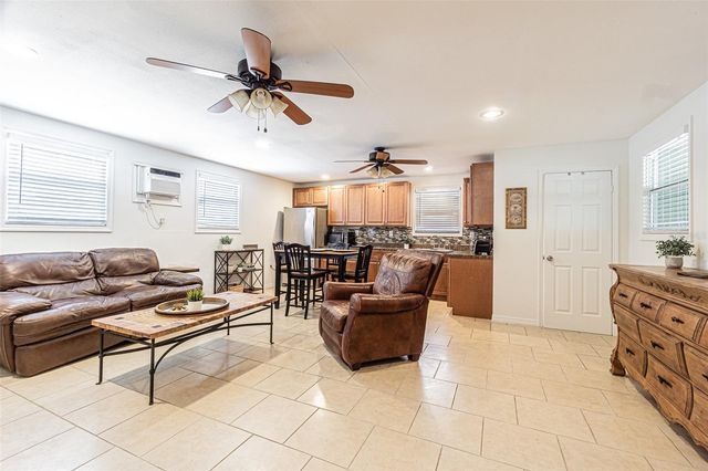 11350 MEMORIAL HIGHWAY, Tampa, FL 33635