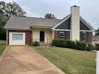 1812 Barnwell Ct, Hermitage, TN 37076