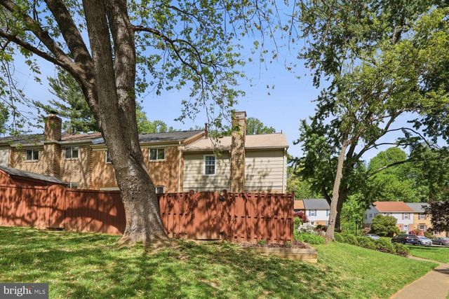 9632 LINDENBROOK ST, Fairfax, VA 22031