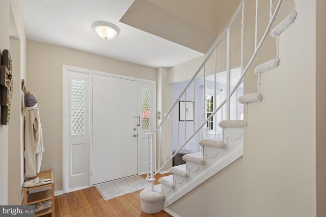 9632 LINDENBROOK ST, Fairfax, VA 22031