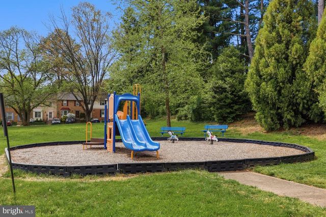 9632 LINDENBROOK ST, Fairfax, VA 22031