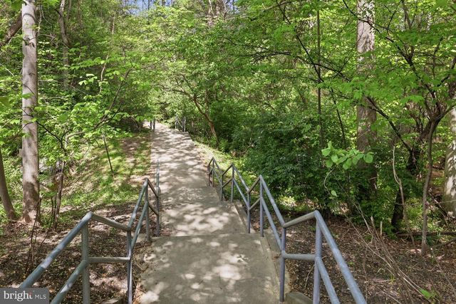 9632 LINDENBROOK ST, Fairfax, VA 22031