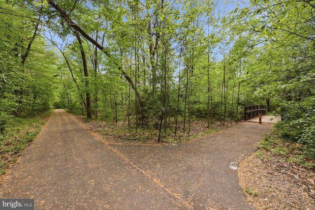 9632 LINDENBROOK ST, Fairfax, VA 22031