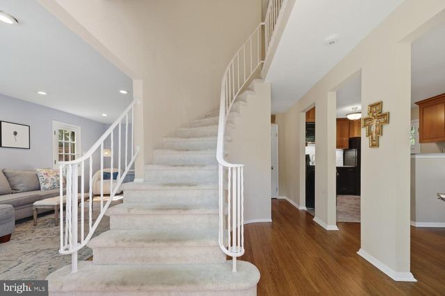 9632 LINDENBROOK ST, Fairfax, VA 22031