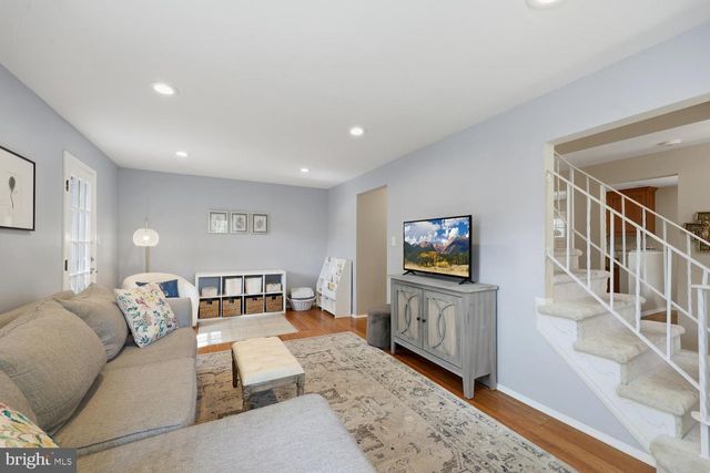 9632 LINDENBROOK ST, Fairfax, VA 22031