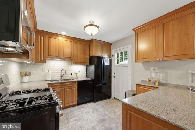 9632 LINDENBROOK ST, Fairfax, VA 22031
