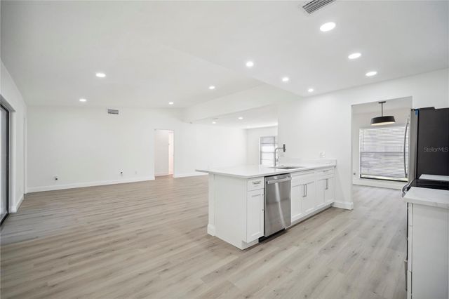 1218 LORNEWOOD DRIVE, Valrico, FL 33596