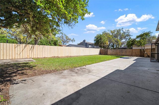 1218 LORNEWOOD DRIVE, Valrico, FL 33596