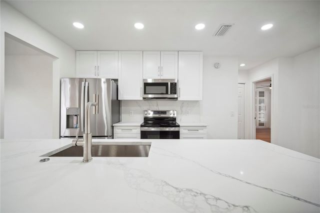 1218 LORNEWOOD DRIVE, Valrico, FL 33596