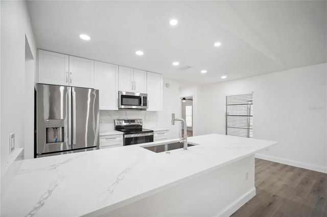 1218 LORNEWOOD DRIVE, Valrico, FL 33596