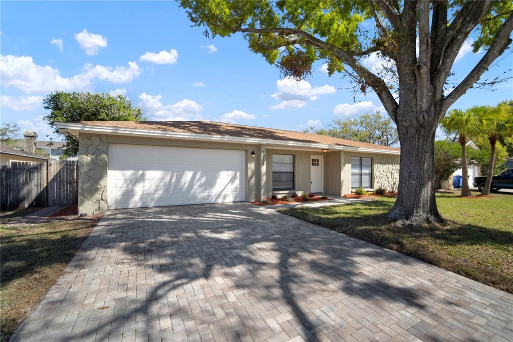1218 LORNEWOOD DRIVE, Valrico, FL 33596